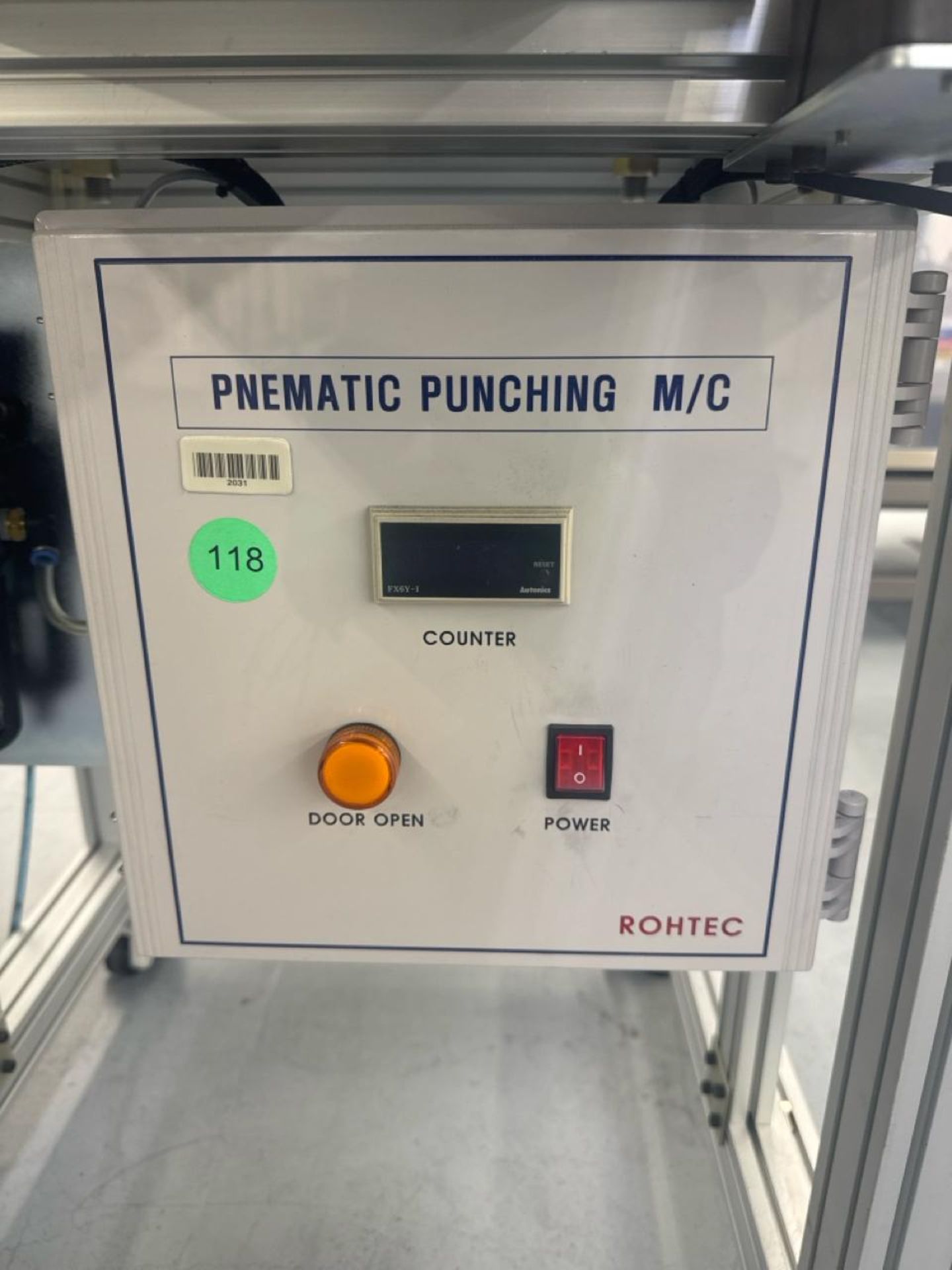 XALT Pilot Line manual puncher - Image 2 of 5