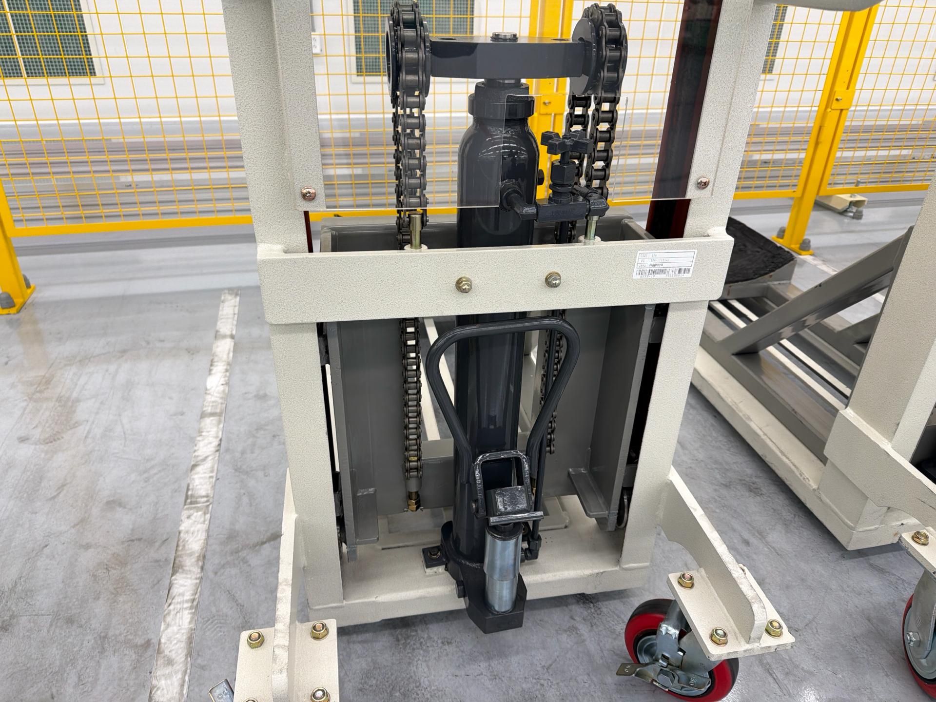 SOOSUNG Pallet Lift Cart/ Loader - Image 2 of 8