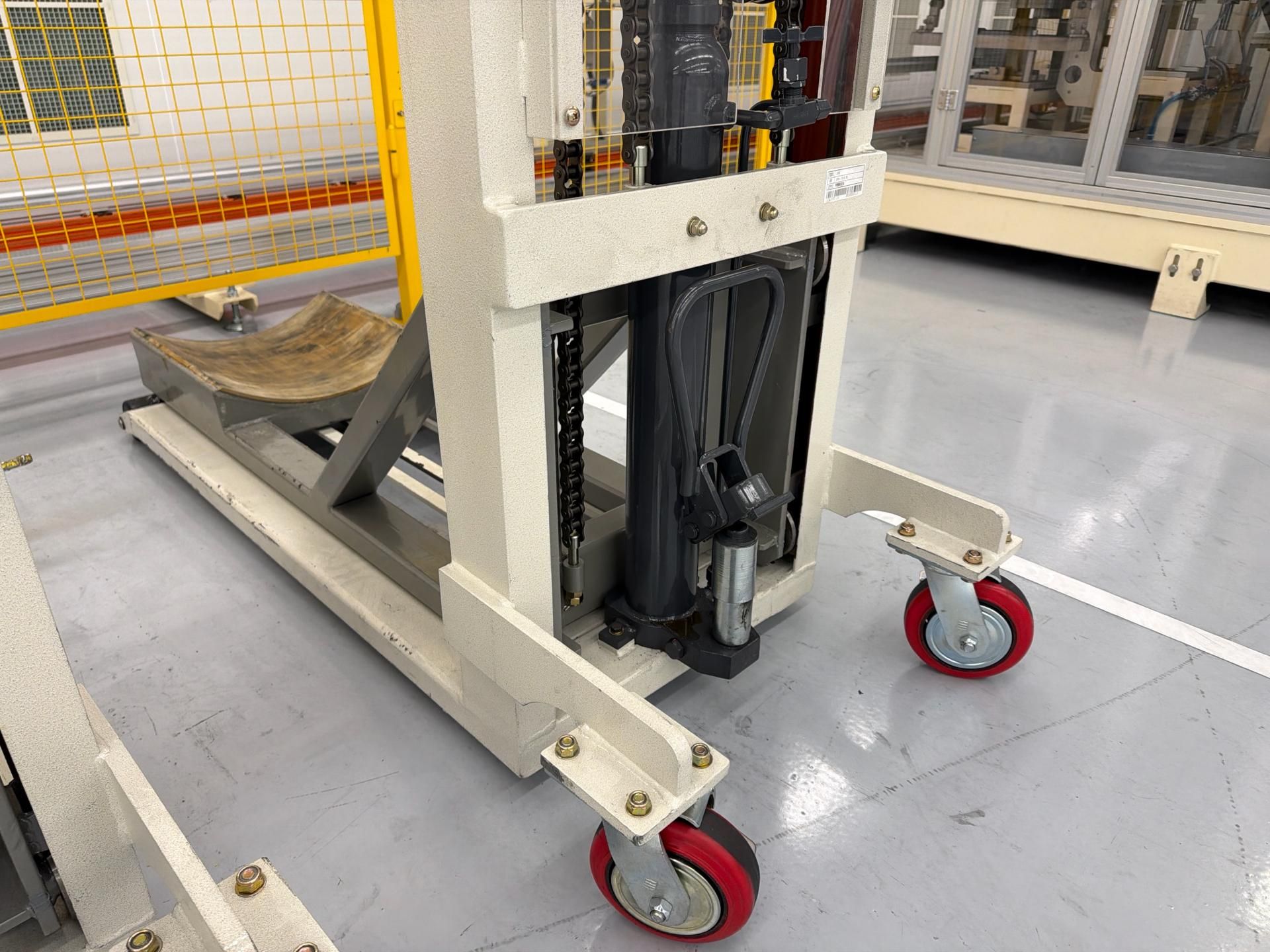 SOOSUNG Pallet Lift Cart/ Loader - Image 9 of 12
