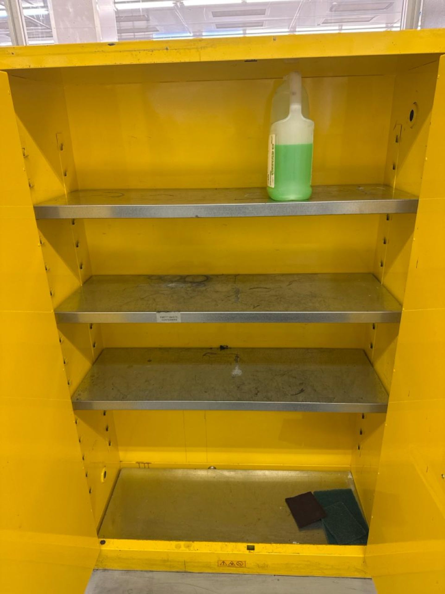 Flammable storage cabinet - Image 2 of 3