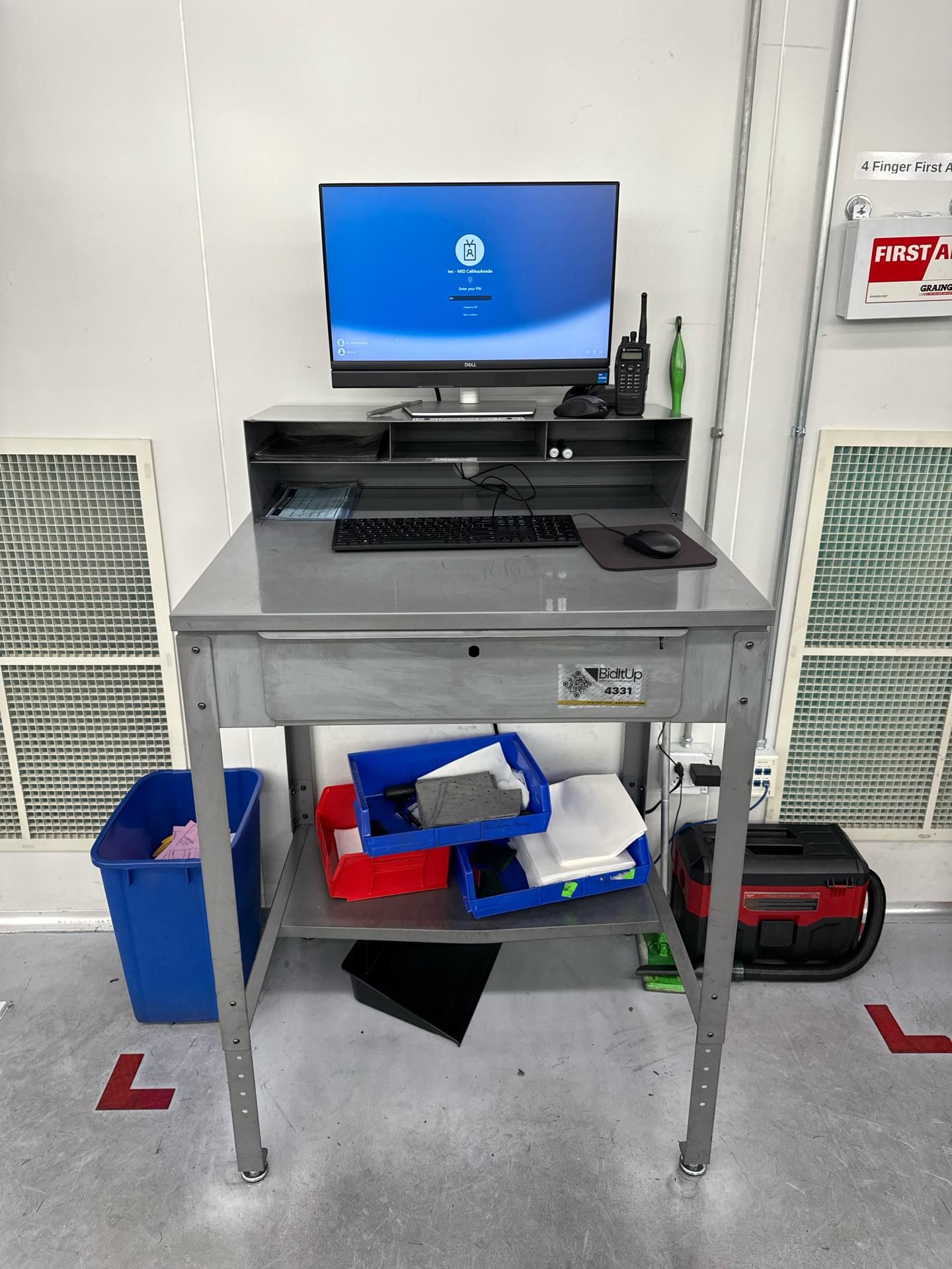 Workstation 34” x 30” x 53”