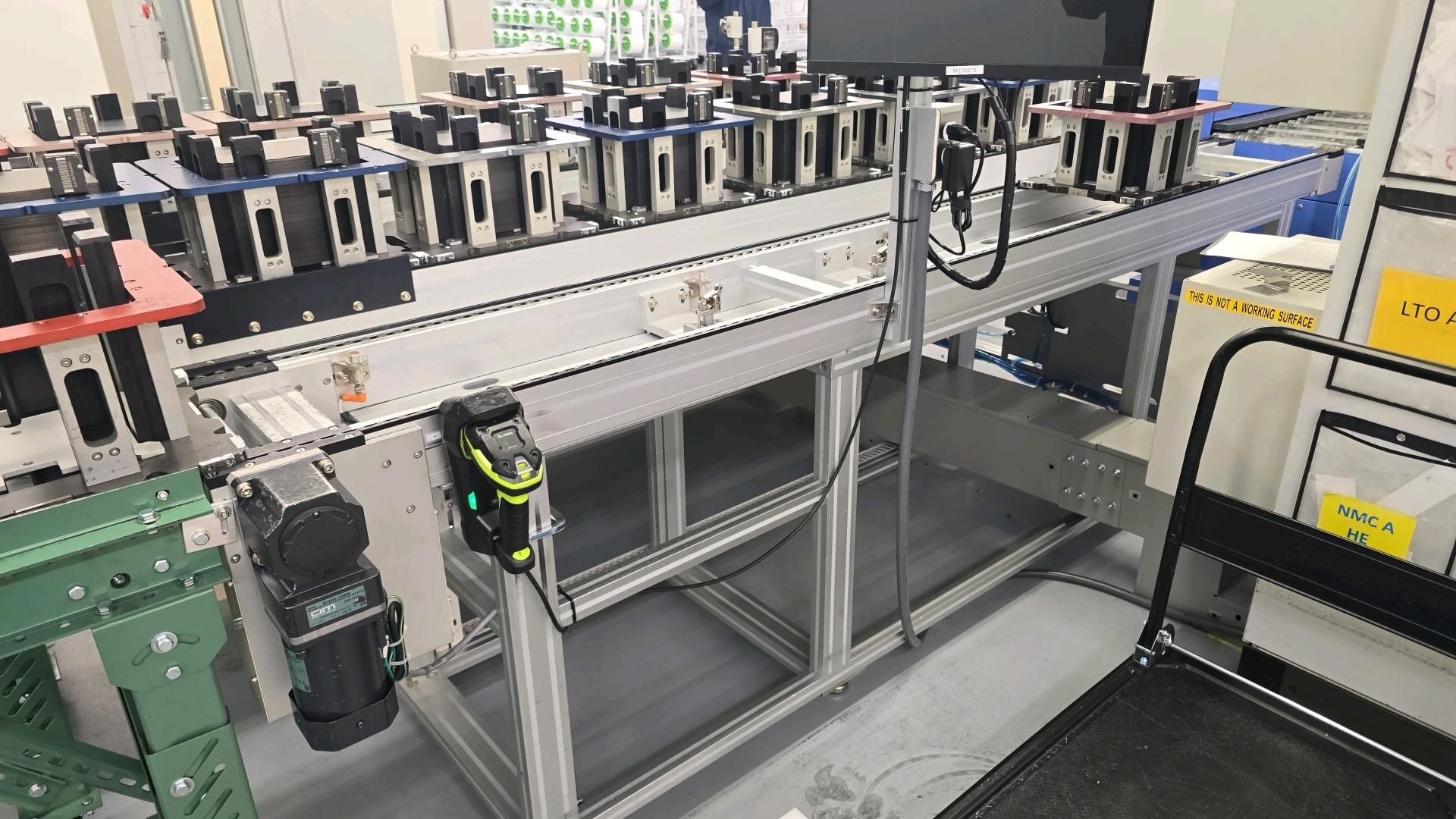 Chain-Driven Live Roller (CDLR) Conveyors For AVG - Image 3 of 13