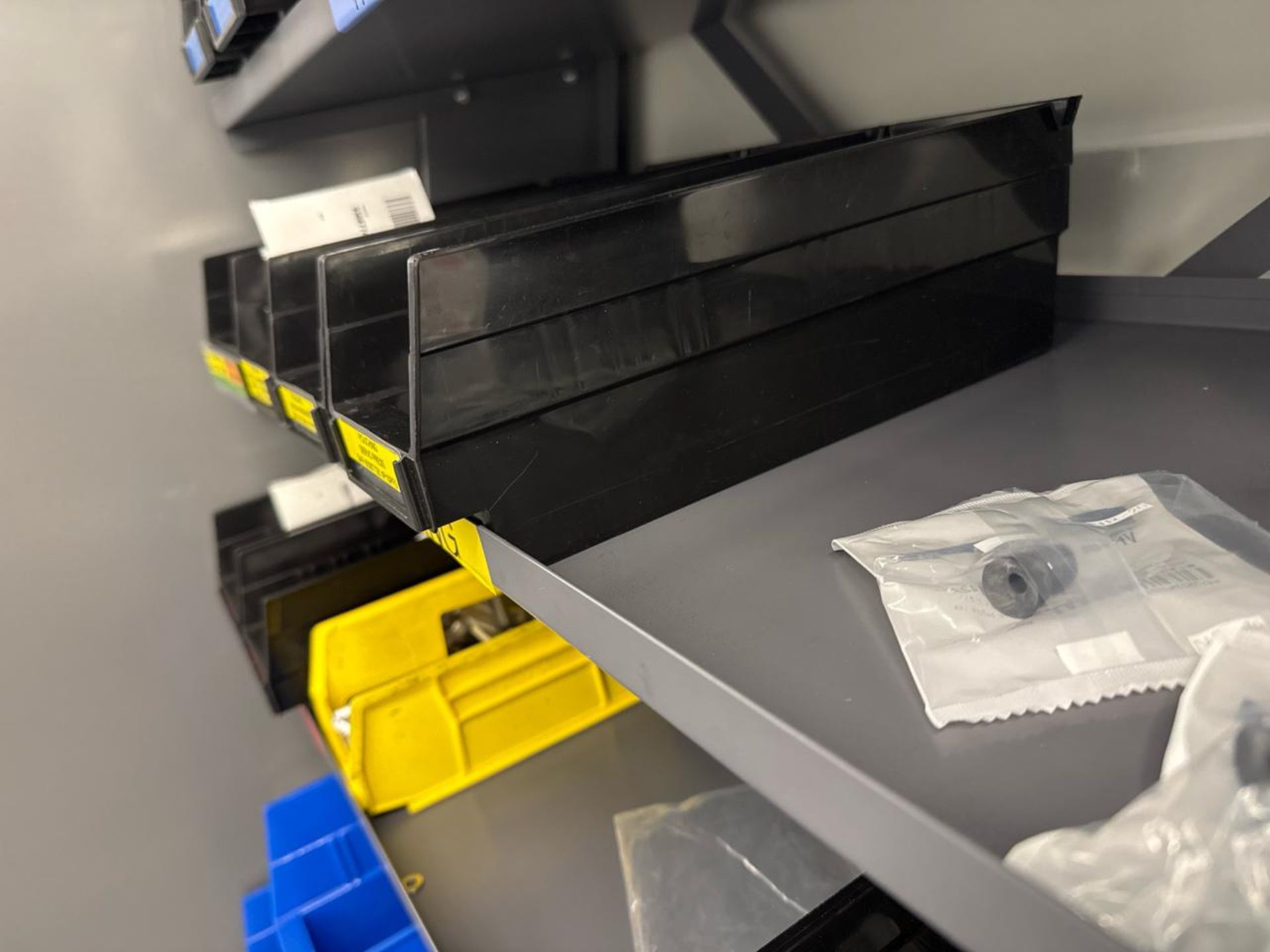 Bin shelf - Image 3 of 3