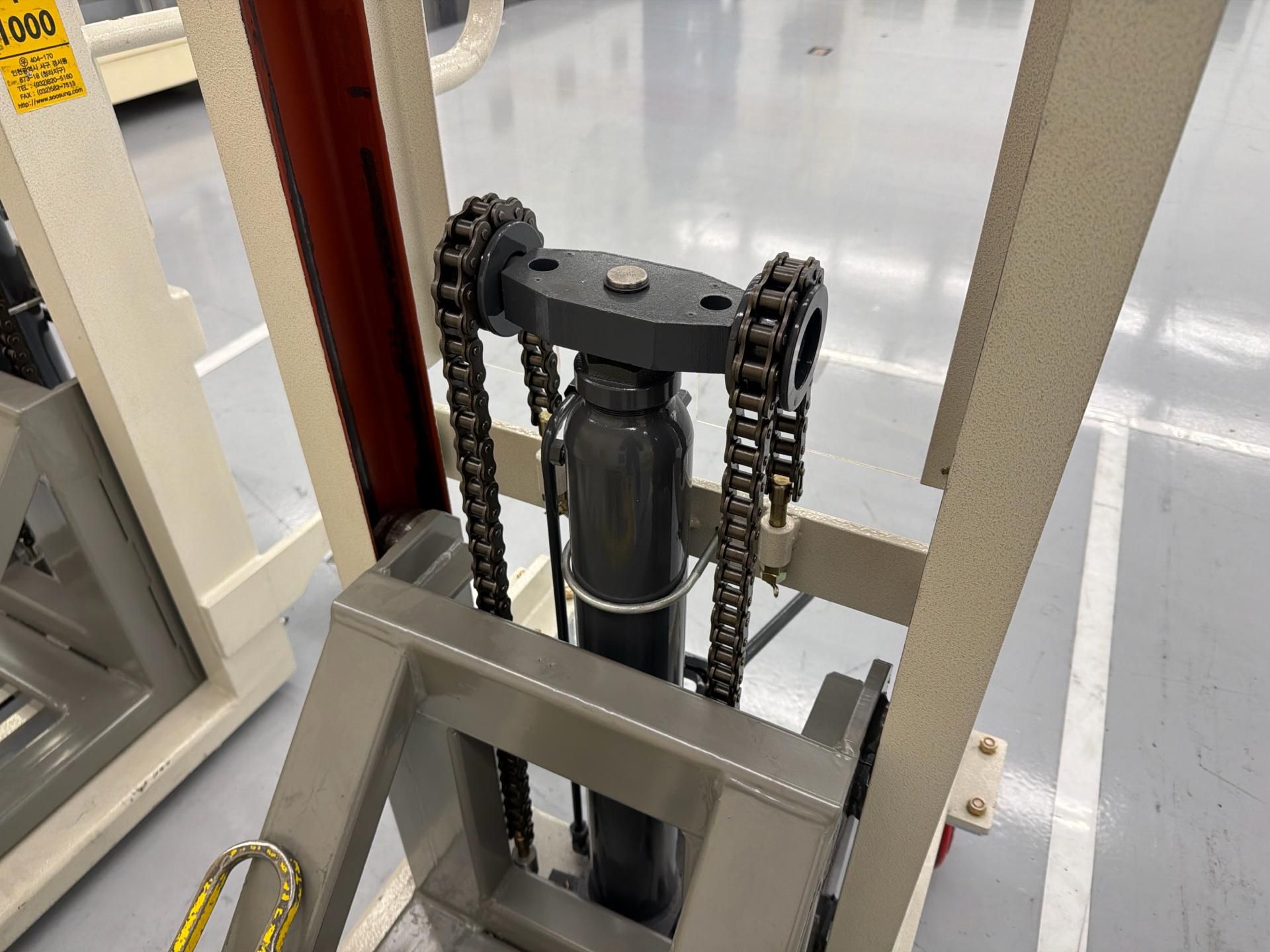 SOOSUNG Pallet Lift Cart/ Loader - Image 5 of 7