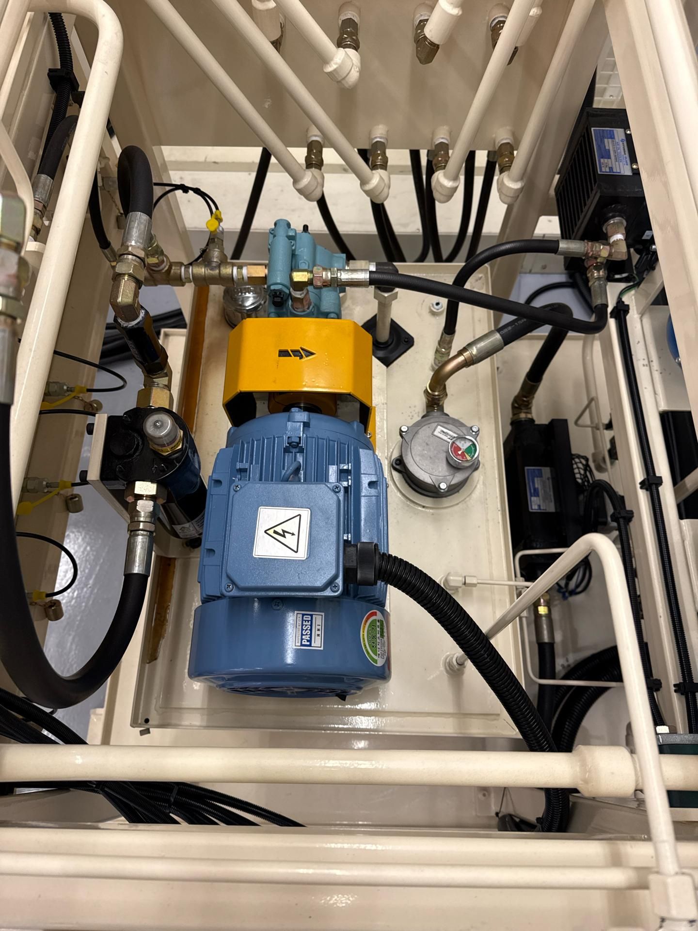 Industrial Hydraulic Power Unit with Hyundai Heavy Industries HS Series AC 3 Phase Induction Motor - Image 4 of 6