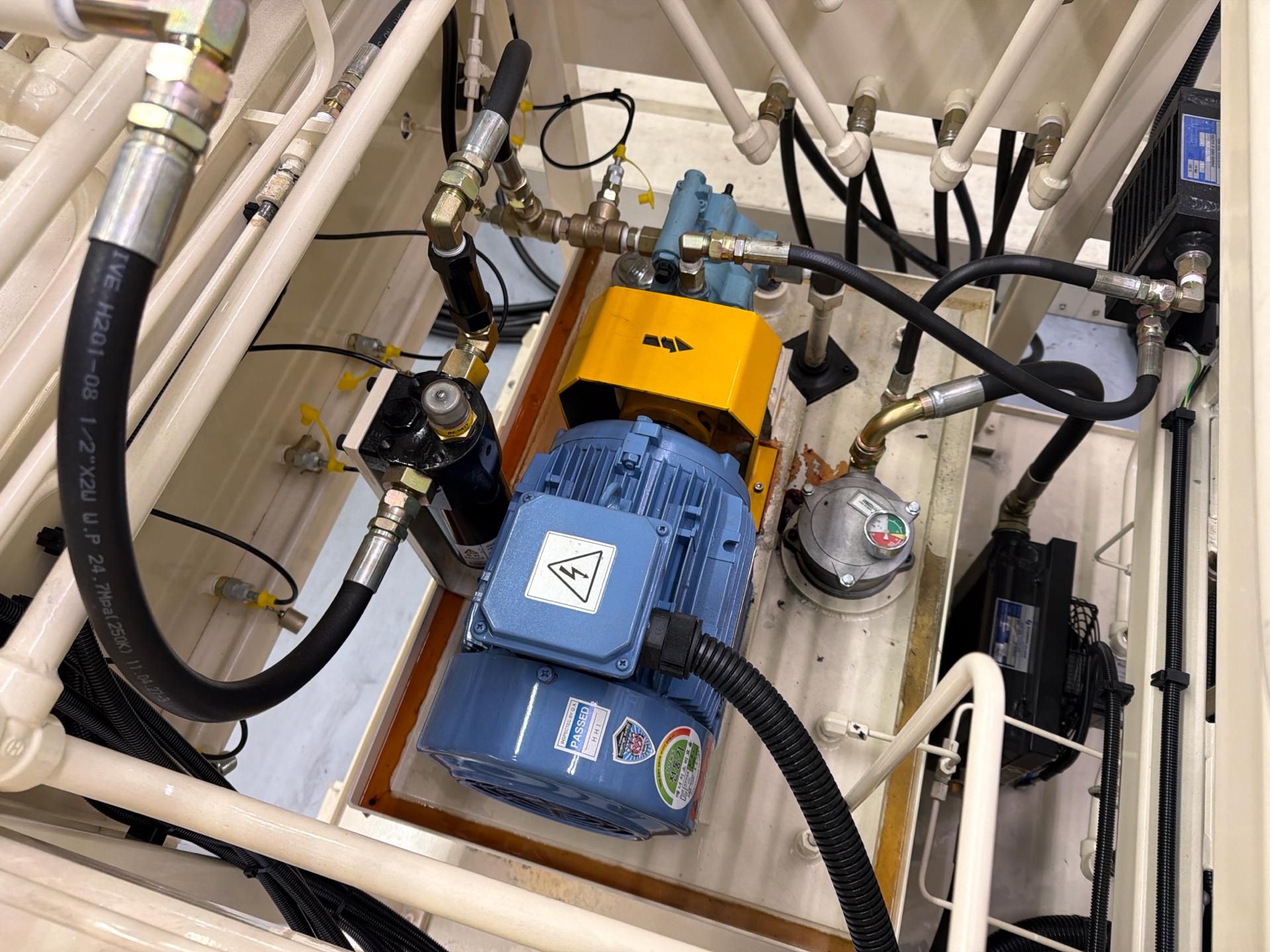 Industrial Hydraulic Power Unit with Hyundai Heavy Industries HS Series AC 3 Phase Induction Motor - Image 6 of 9