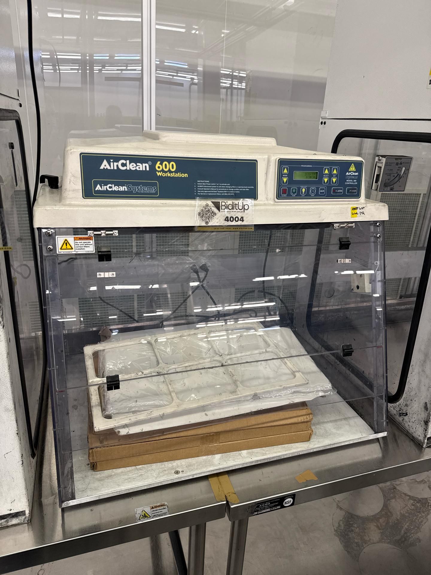 Air clean System 600 Work Station model: 300