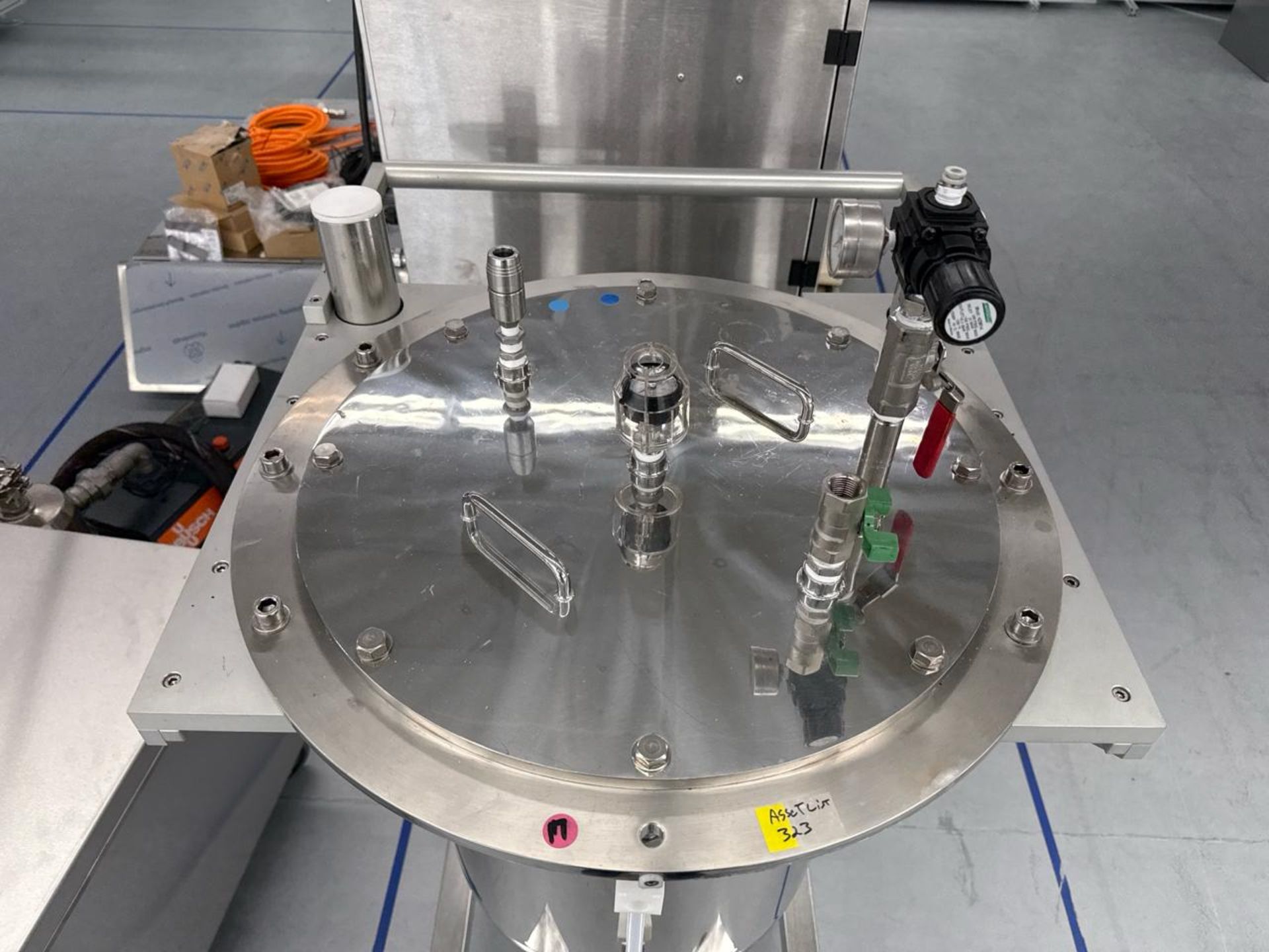 LG Unicontrols Co., LTD. TZB-60-0523 Mounted Pressure Pot, w/ Mobile Cart - Image 4 of 5