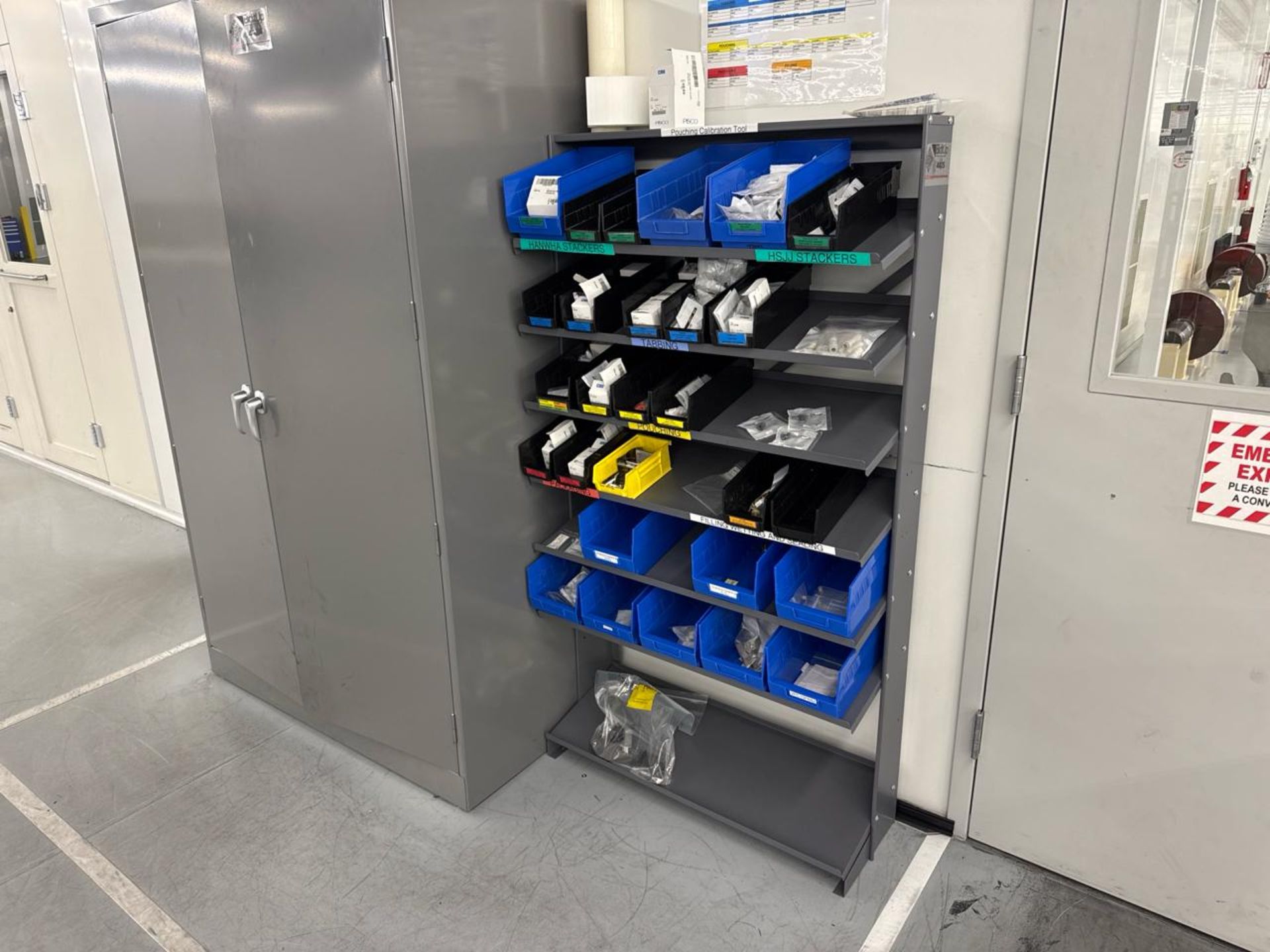 Bin shelf
