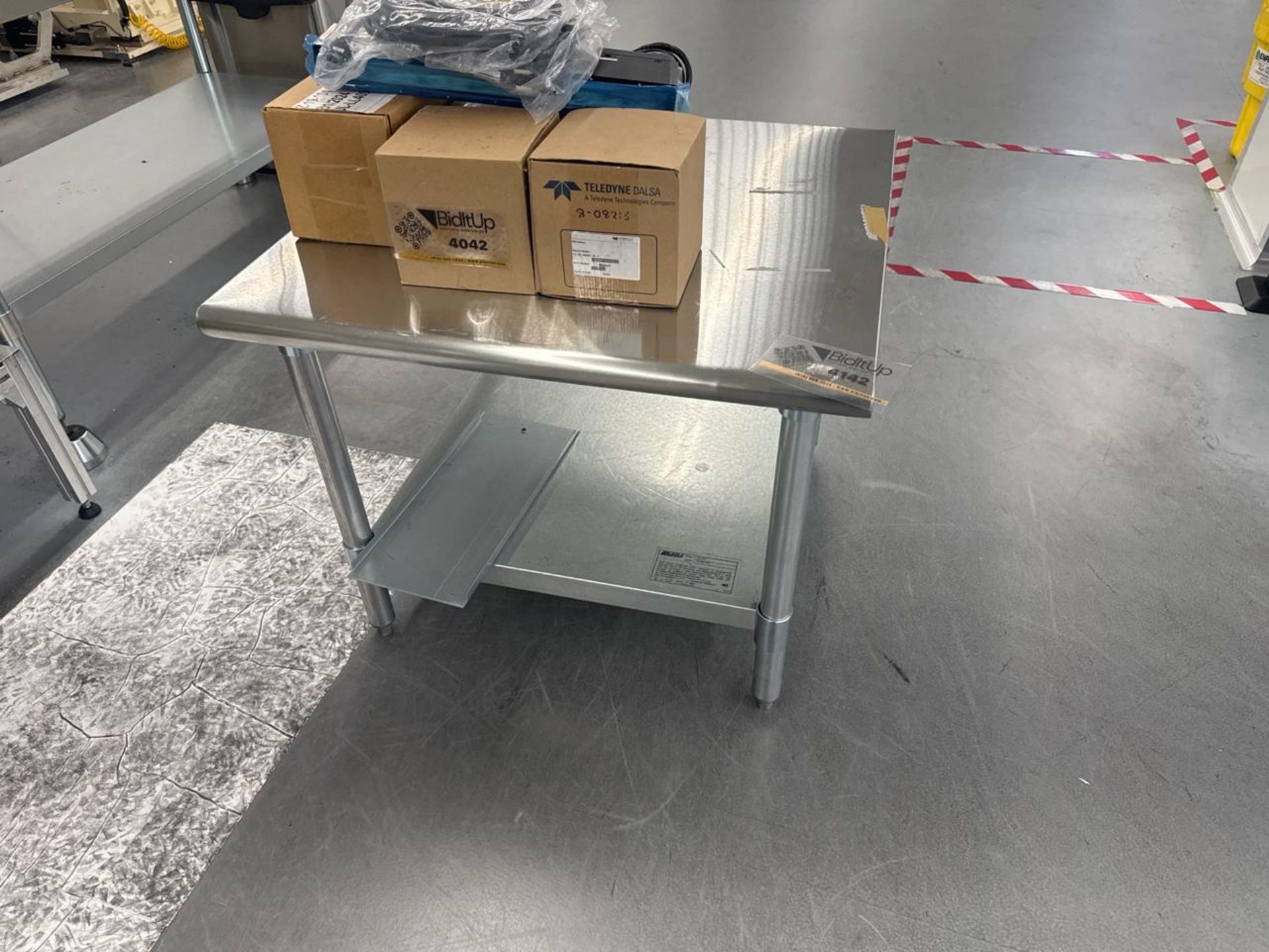 Stainless steel lab tables - Image 3 of 3