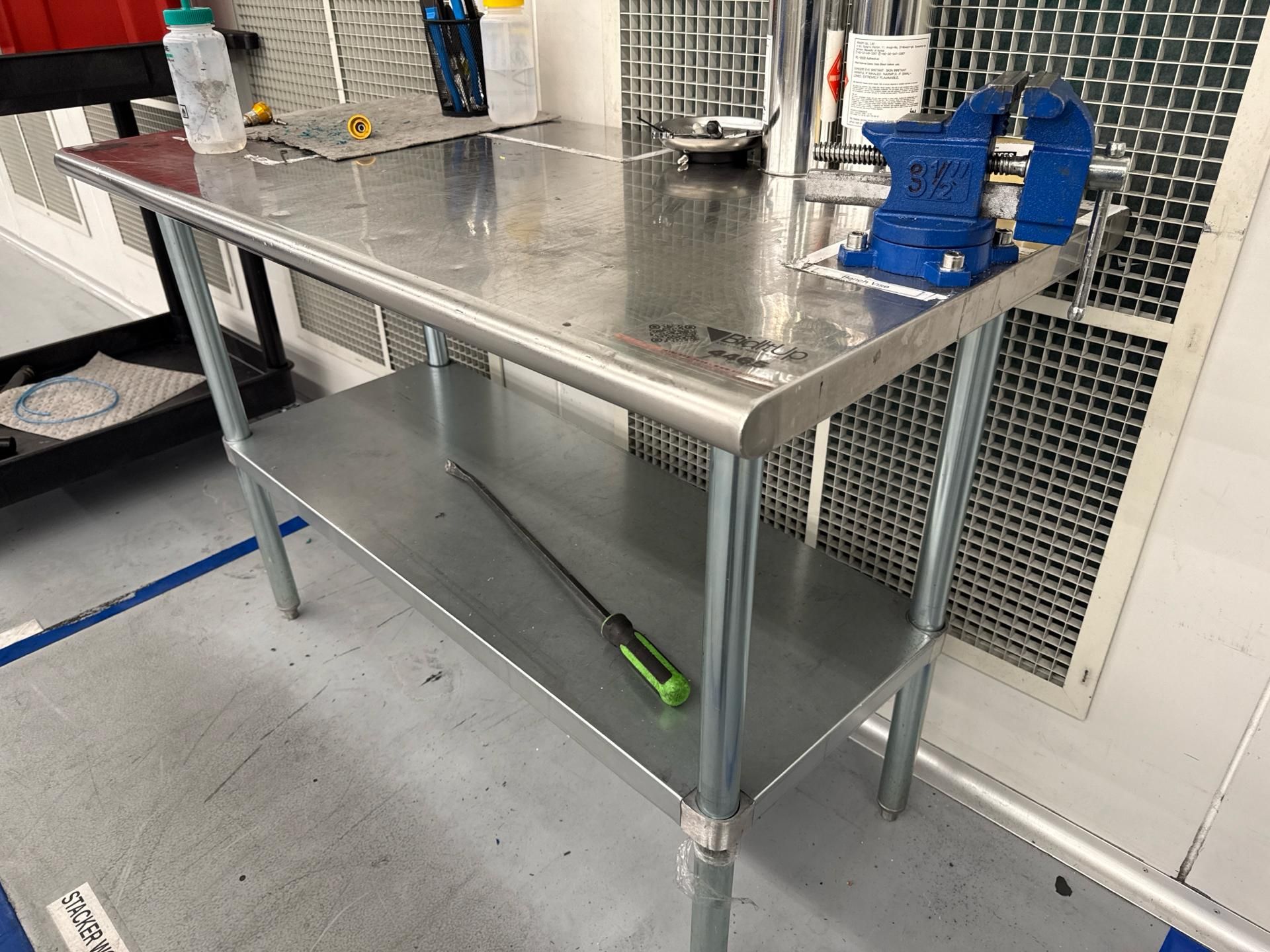 Stainless steel table with bench vise - Image 3 of 3