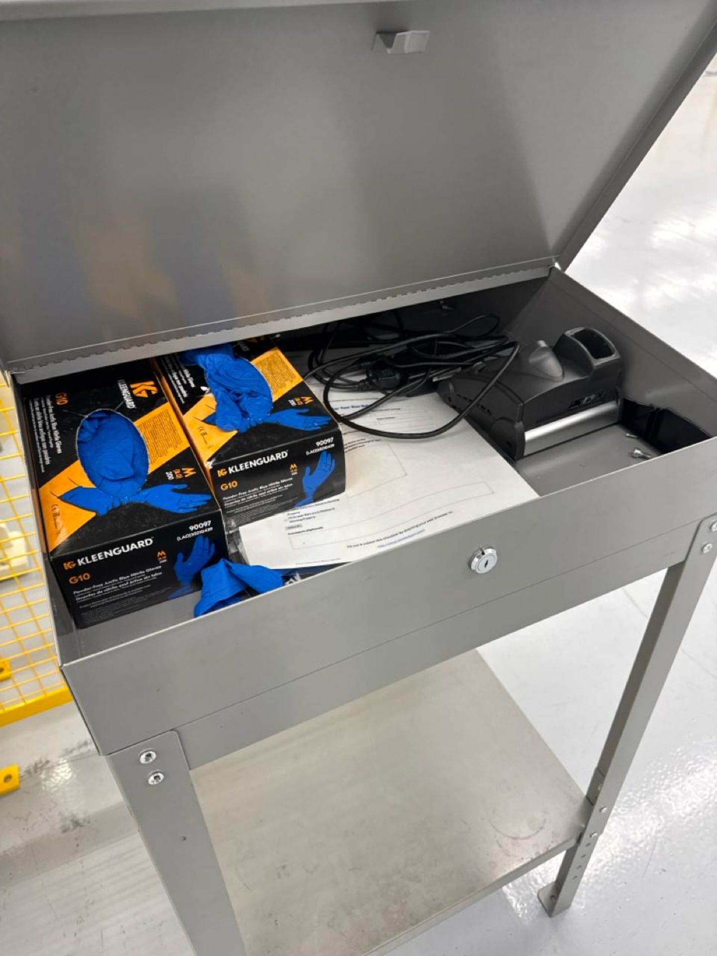 Steel work station - Image 2 of 3