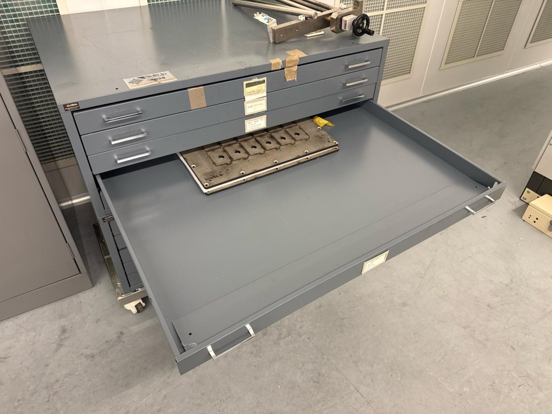 Drawing storage cabinets - Image 2 of 4