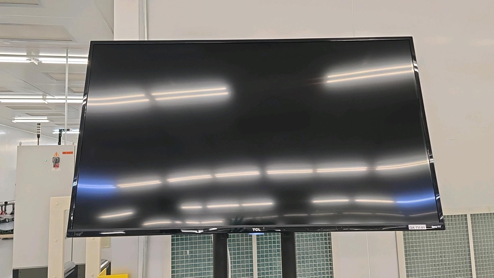 TCL 50S425 50" TV w/ Stand - Image 2 of 4