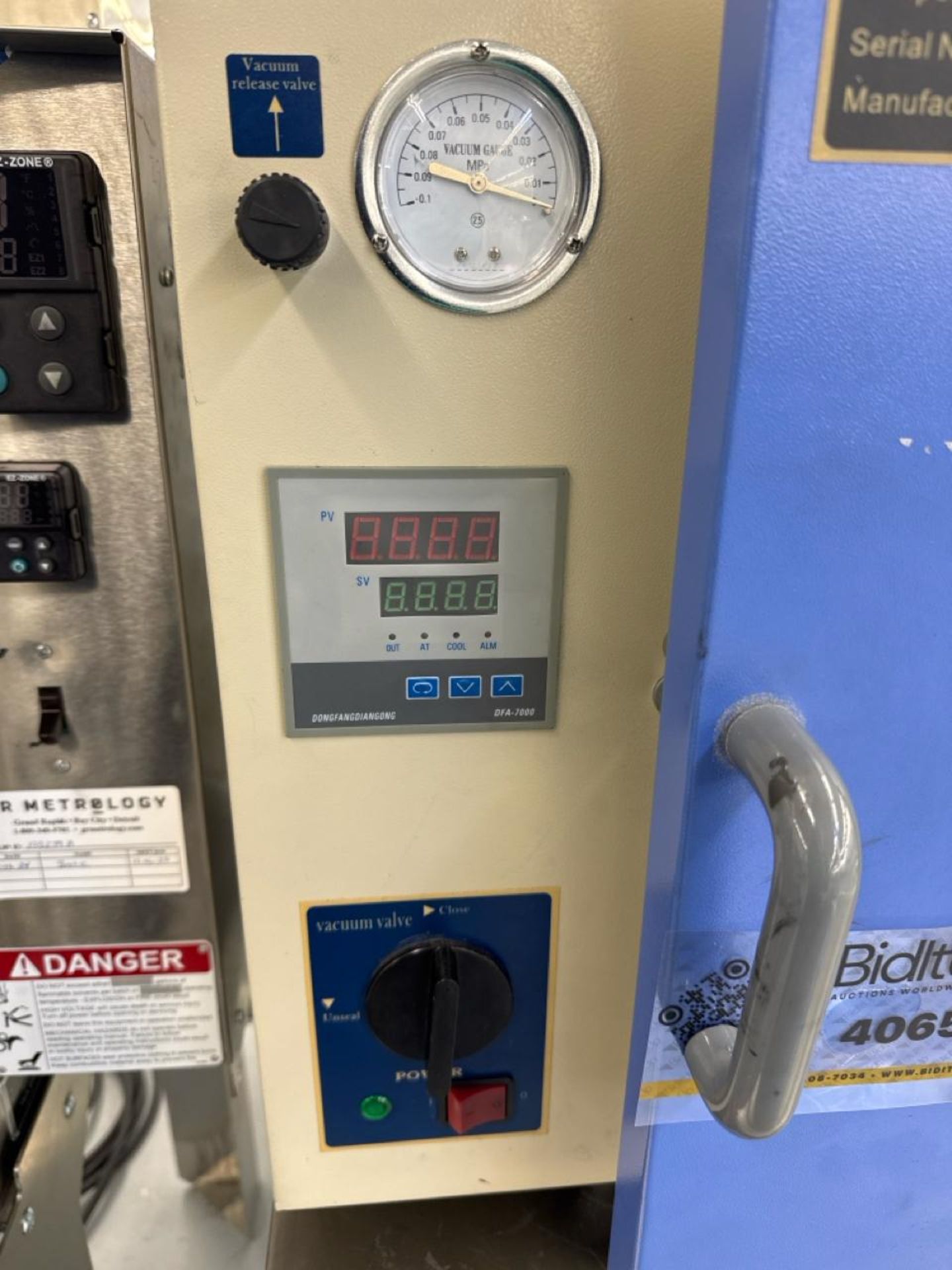 Vacuum oven - Image 2 of 4