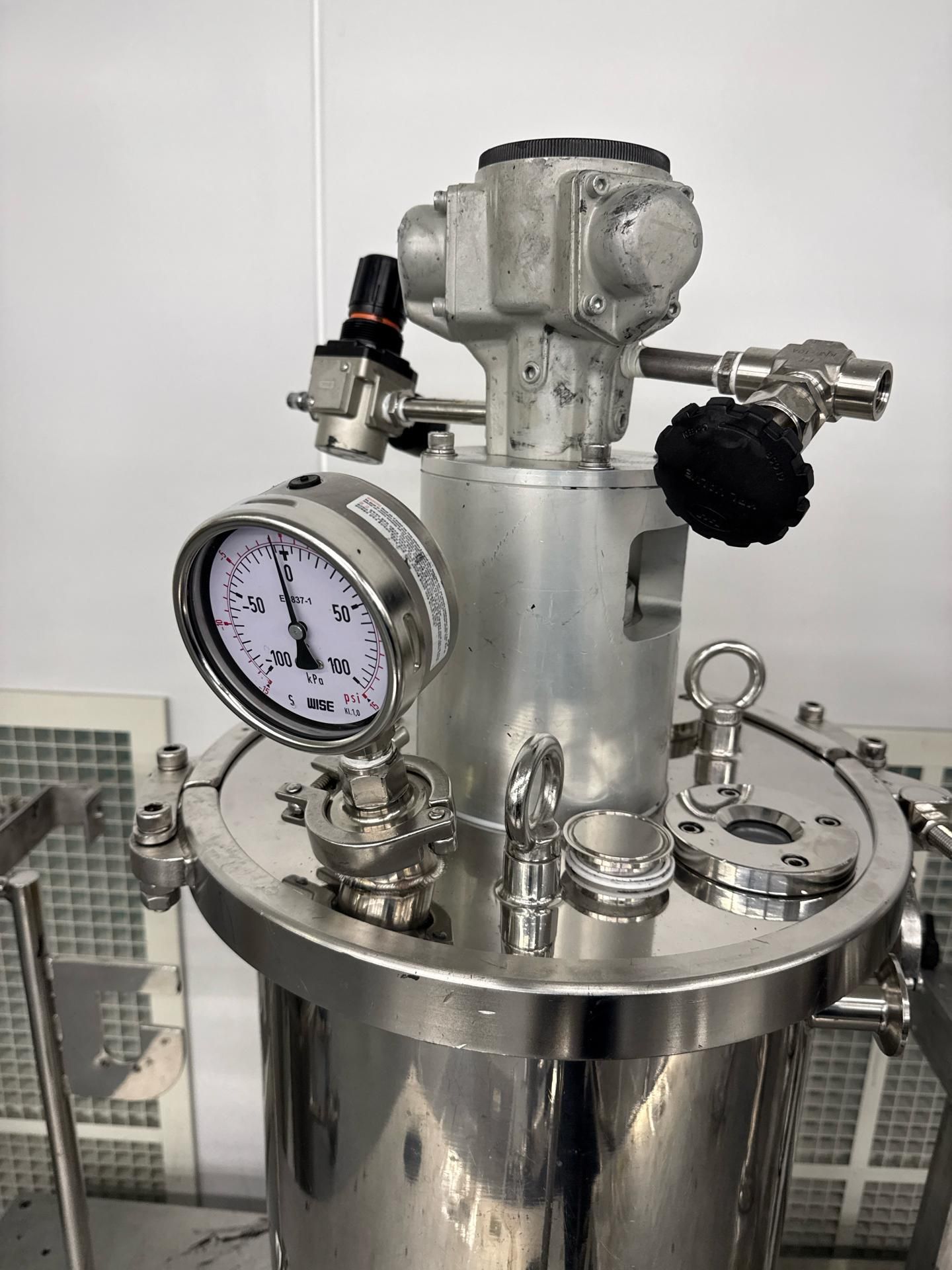 Mobile Stainless Steel Chamber - Image 3 of 7