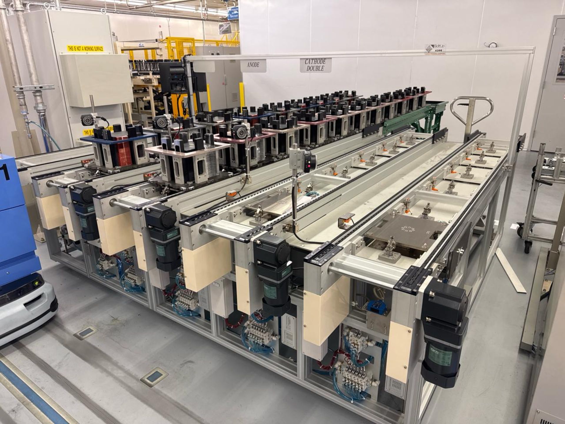 Automated material handling - Image 13 of 18