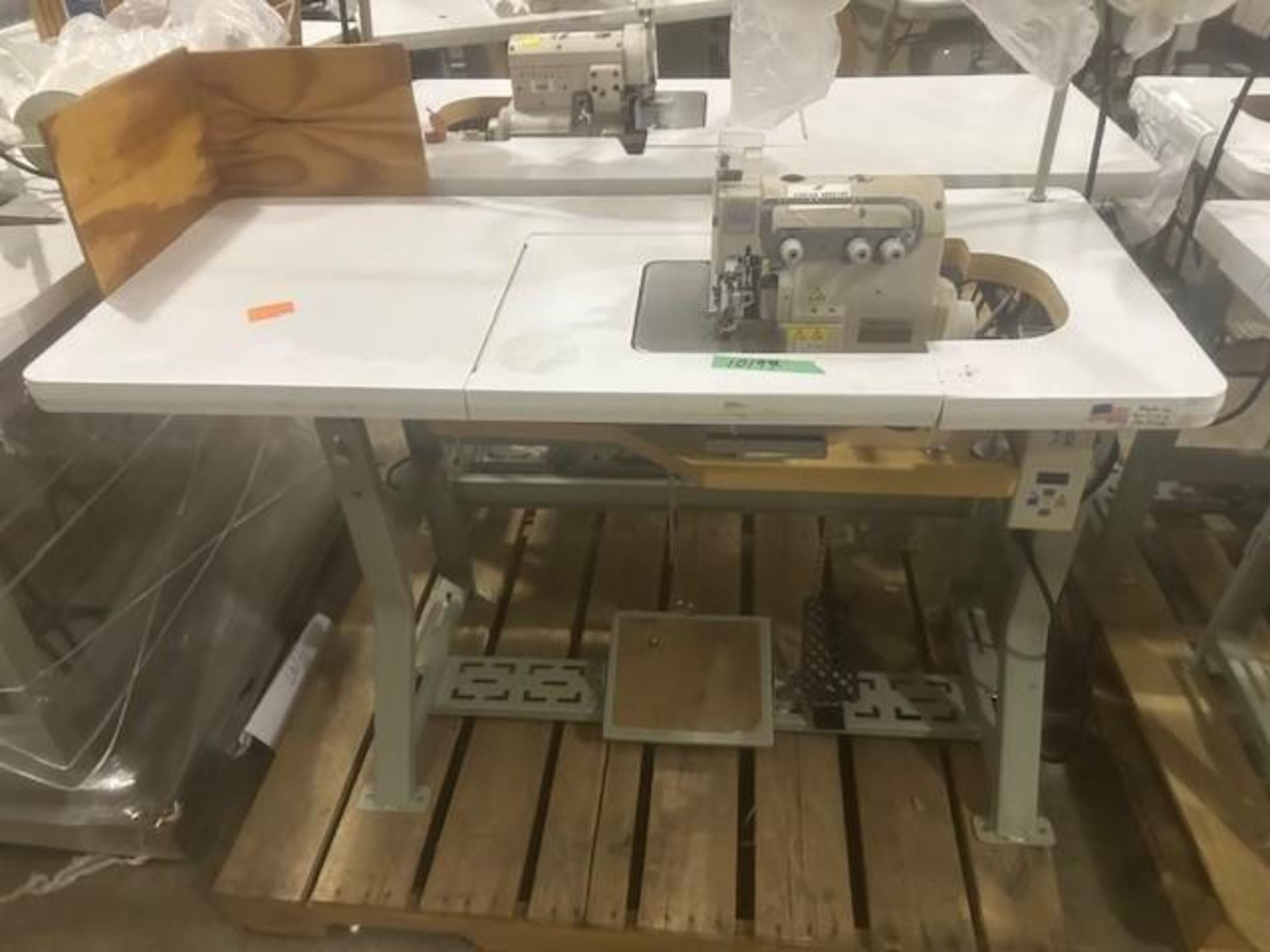 Pegasus MX5204-02-233-4 Serge Sewing Machine
