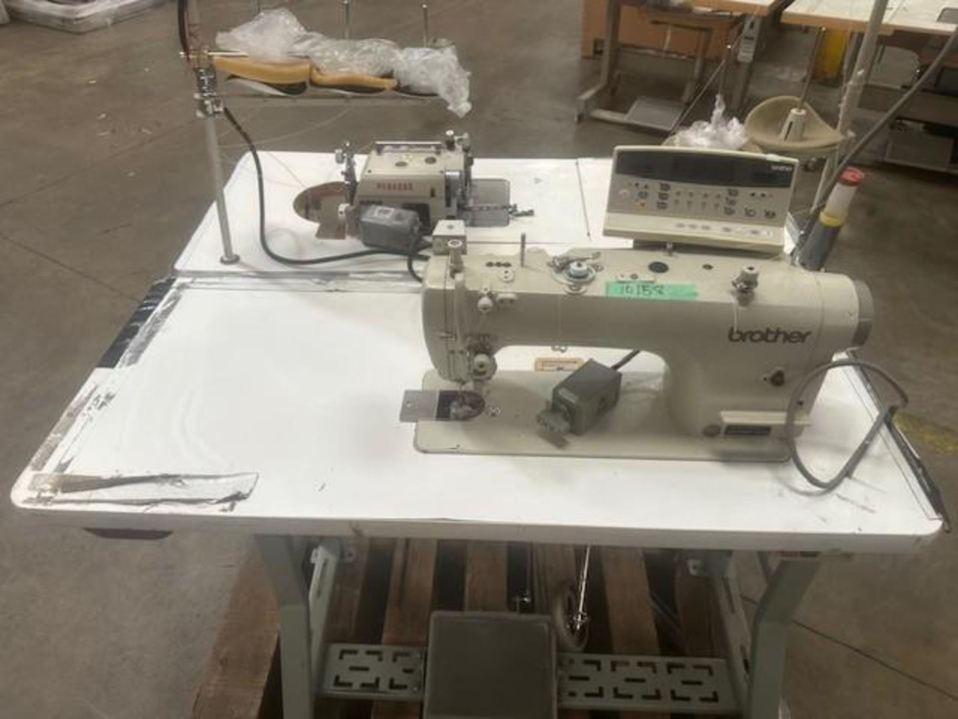 Brother S-7220B-405 Sewing Machine - Image 2 of 8