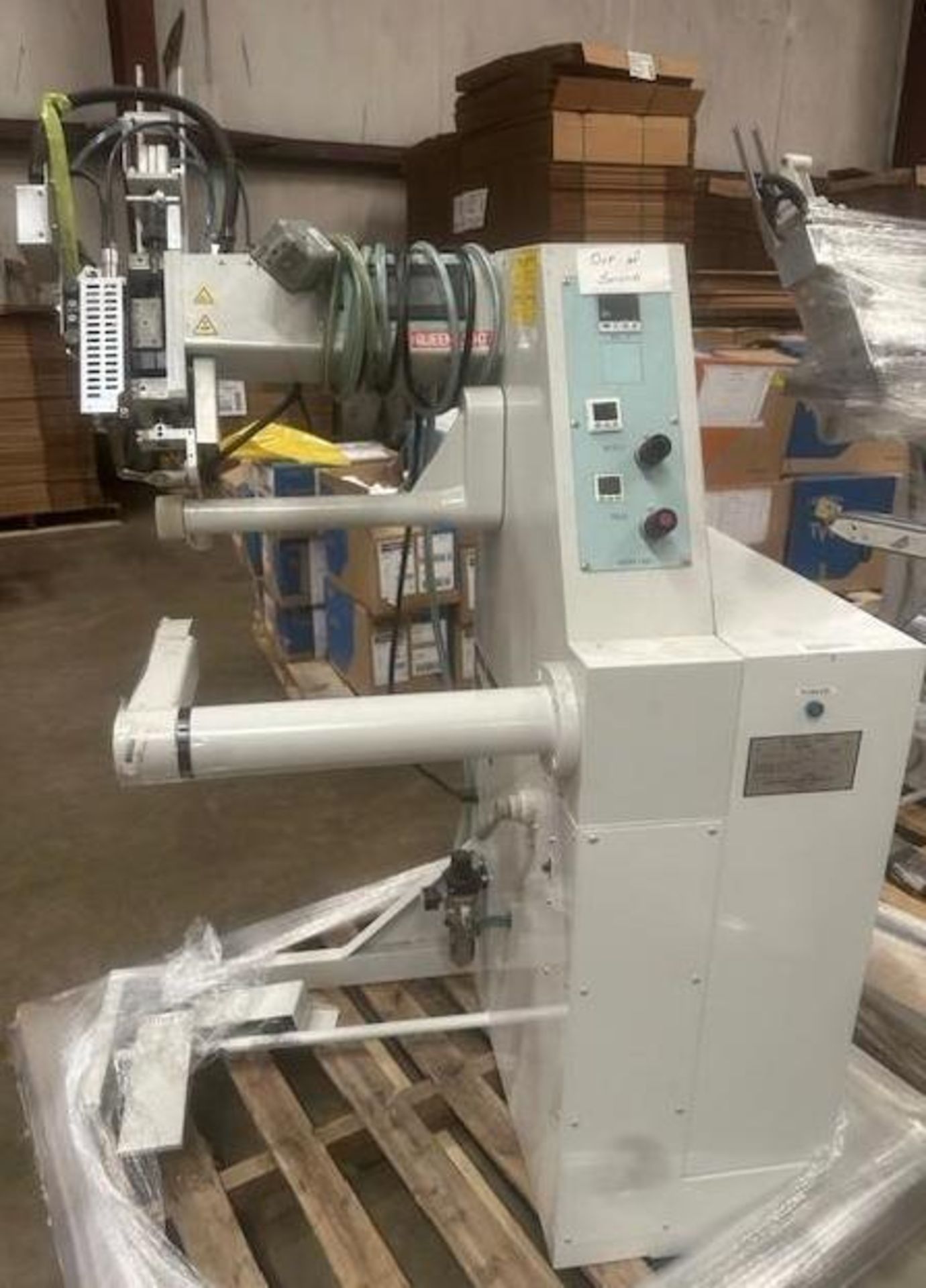 Queen Light QHP-A08 Hot Melt Tape Machine