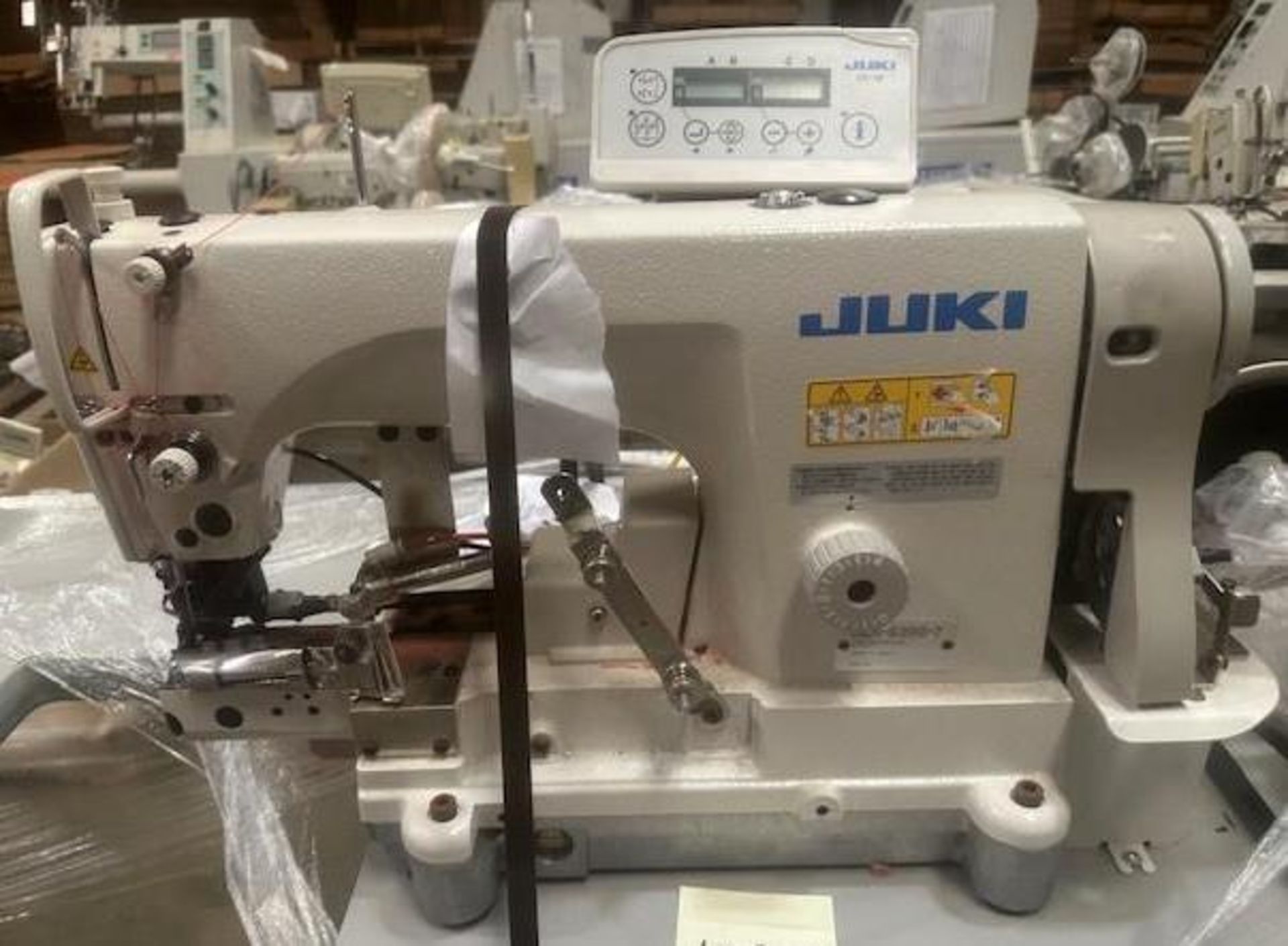 Juki DLN-6390-7 2D3QJ00327 Sewing Machine - Image 4 of 8