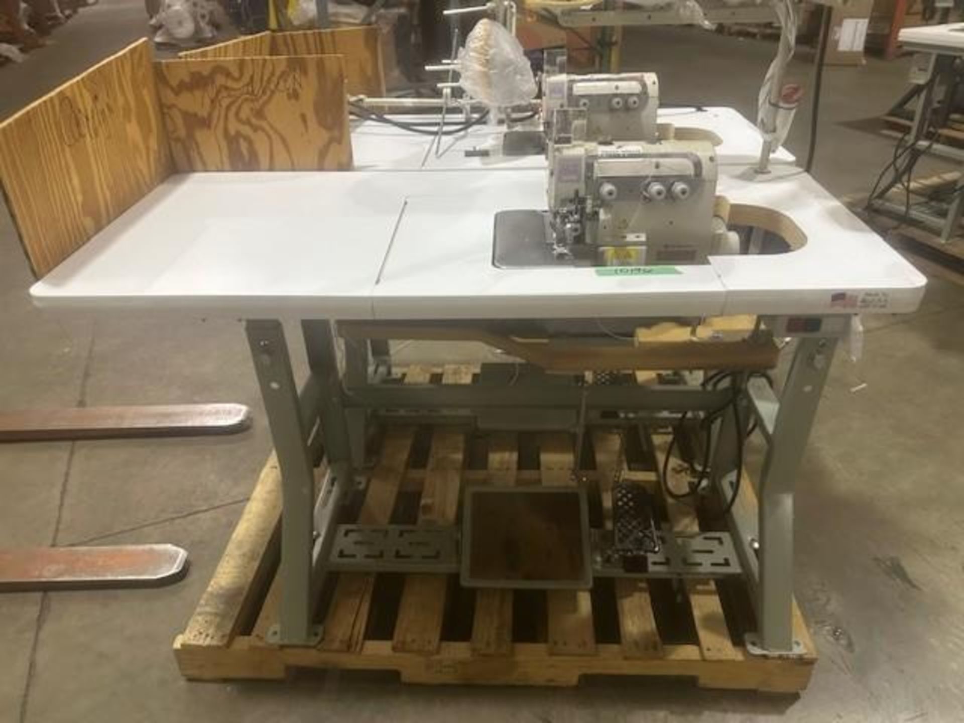 Pegasus MX5204-02-233-4 Serge Sewing Machine
