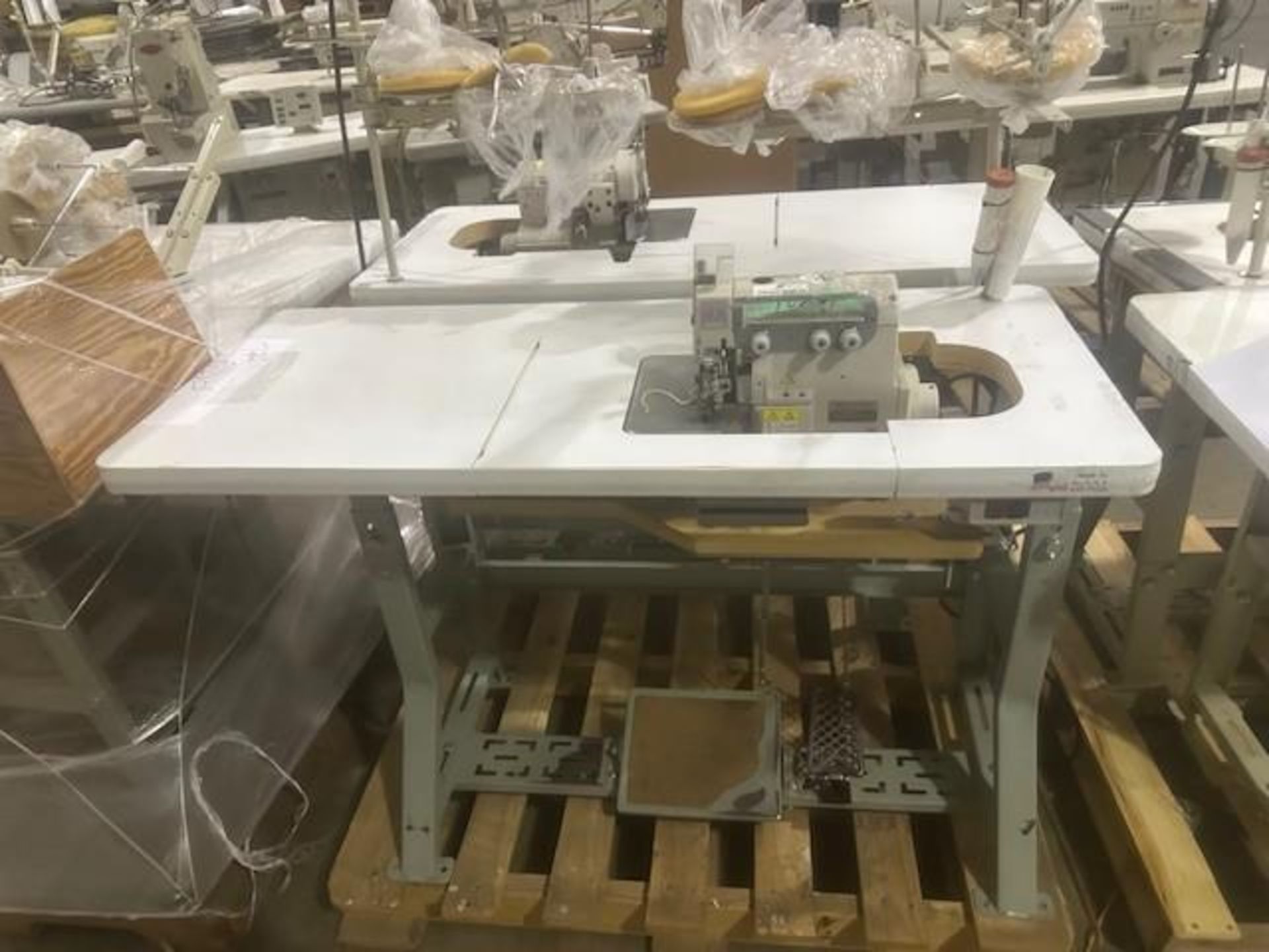 Pegasus MX5204-02-233-4 Serge Sewing Machine