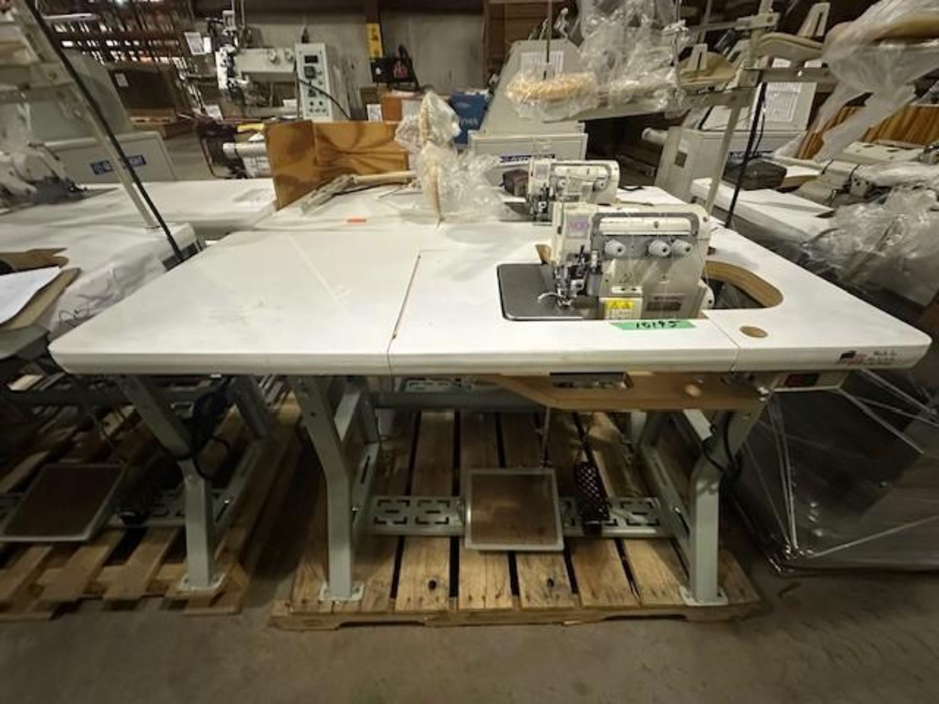 Pegasus MX5204-02-233-4 Serge Sewing Machine