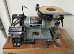 Delta #23-710 Sharpening Center / Wet-Dry Grinding & Tool Sharpening System