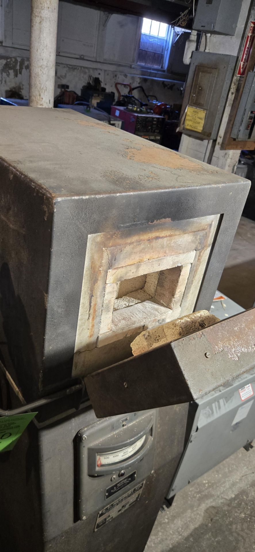 KH HUPPERT CO ELECTRIC FURNACE TYPE: ST STYLE: HI TEMP A SERIAL # 199; 220 V/4 KW AMPS (BLDG 2 - Image 4 of 4