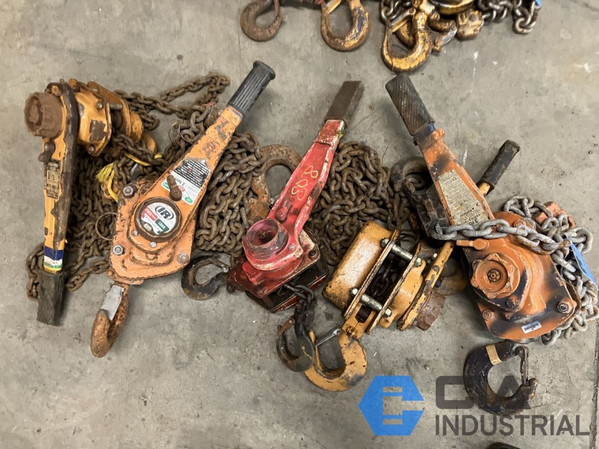 VARIOUS SIZE CHAIN FALLS