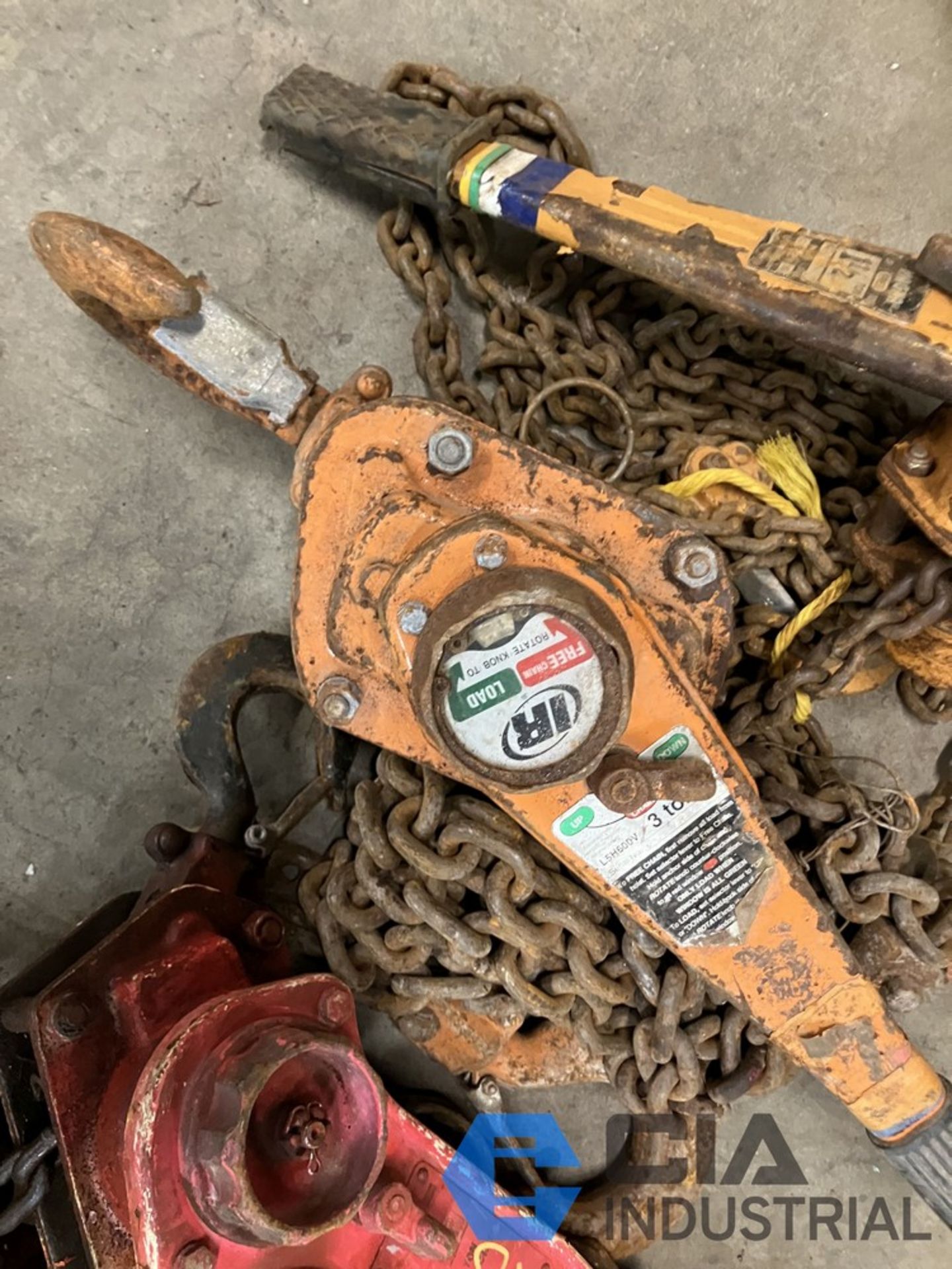 VARIOUS SIZE CHAIN FALLS