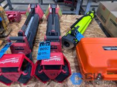 MILWAUKEE CORDLESS LED LIGHT TOWER / CHARGER