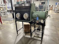 VACUUM ATMOSPHERES CO. MODEL DL-001-S-P DRI-LAB GLOVE BOX VACUUM CHAMBER; S/N 011455-319, CLEATECH