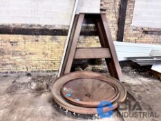 (LOT) BALL MILLS CYLINDER ENDS AND STANDS