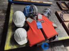 (LOT) VESTS AND HARD HATS