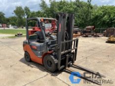 5,000 LB. VIPER MODEL FD25 DIESEL POWERED PNEUMATIC TIRE FORKLIFT; S/N 214013050, 84" 3-STAGE