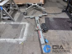 SUMNER ROUST-A-BOUT R-100 LIFT