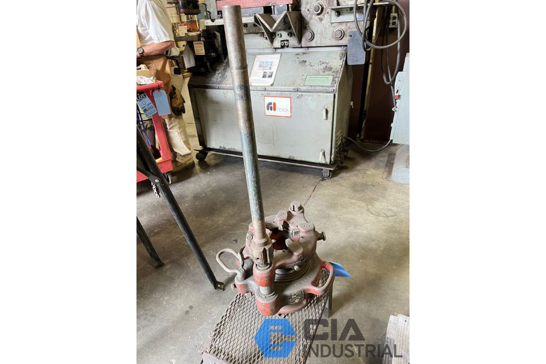 Receding Geared Threaders RIDGID MODEL 141 MANUAL / POWER RECEDING GEARED THREADER