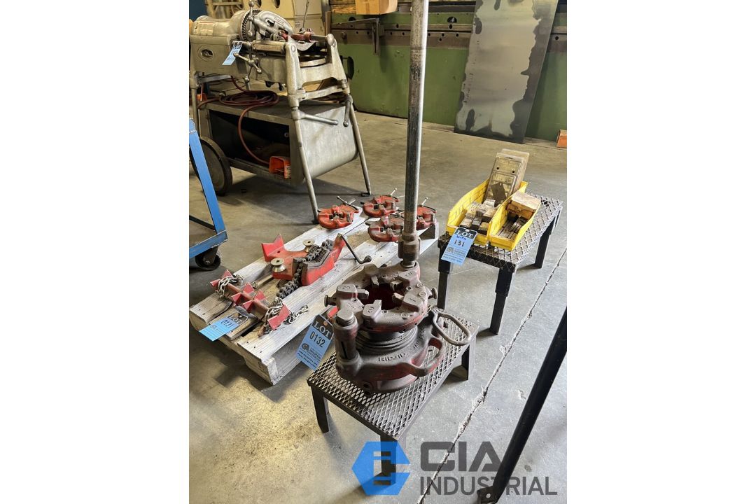 Receding Geared Threaders RIDGID MODEL 141 MANUAL / POWER RECEDING GEARED THREADER