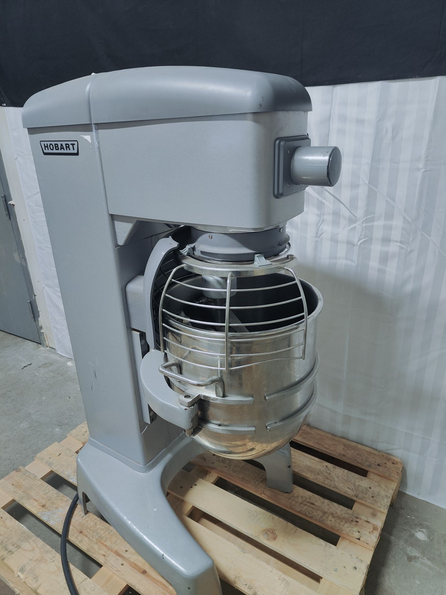 Hobart Mod. HL400 Planetary Floor Mixer with Guard & Bowl Serial: 31-1523-473 Specs: 1.5 HP, 50/60Hz - Image 11 of 13