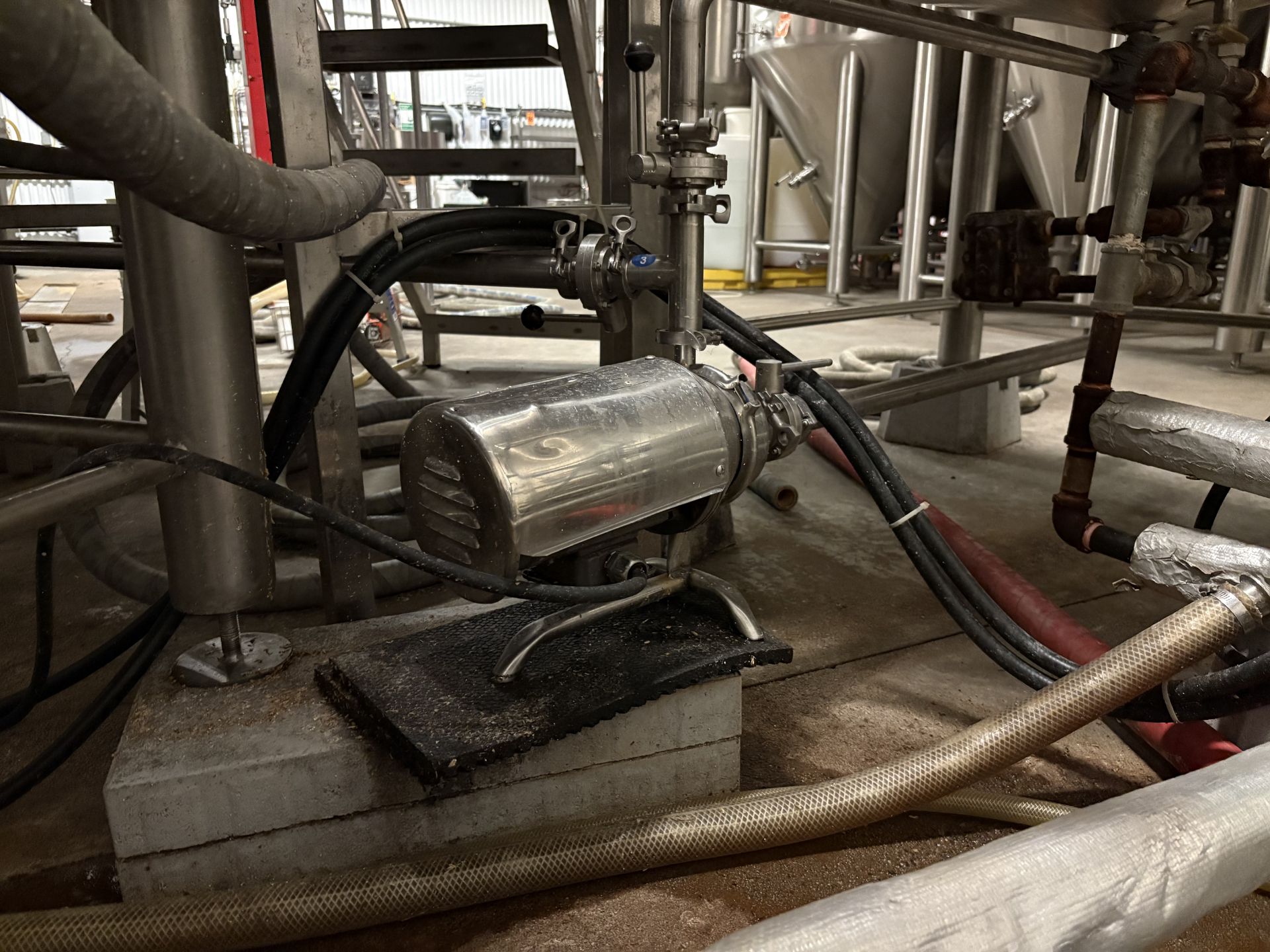 *BULK LOT* Complete 2016 HGMC Brewhouse w/ Mash & Lauter Tuns, Heat Tank, Plate Exchanger, Platform - Image 9 of 51