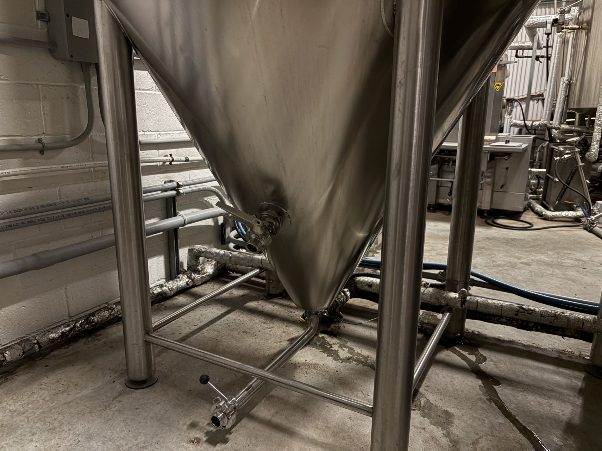 2,000 Litre HGMC Double Jacketed, Cone-Bottom Ferm. Tank, SS 304 (2016) - Image 5 of 7