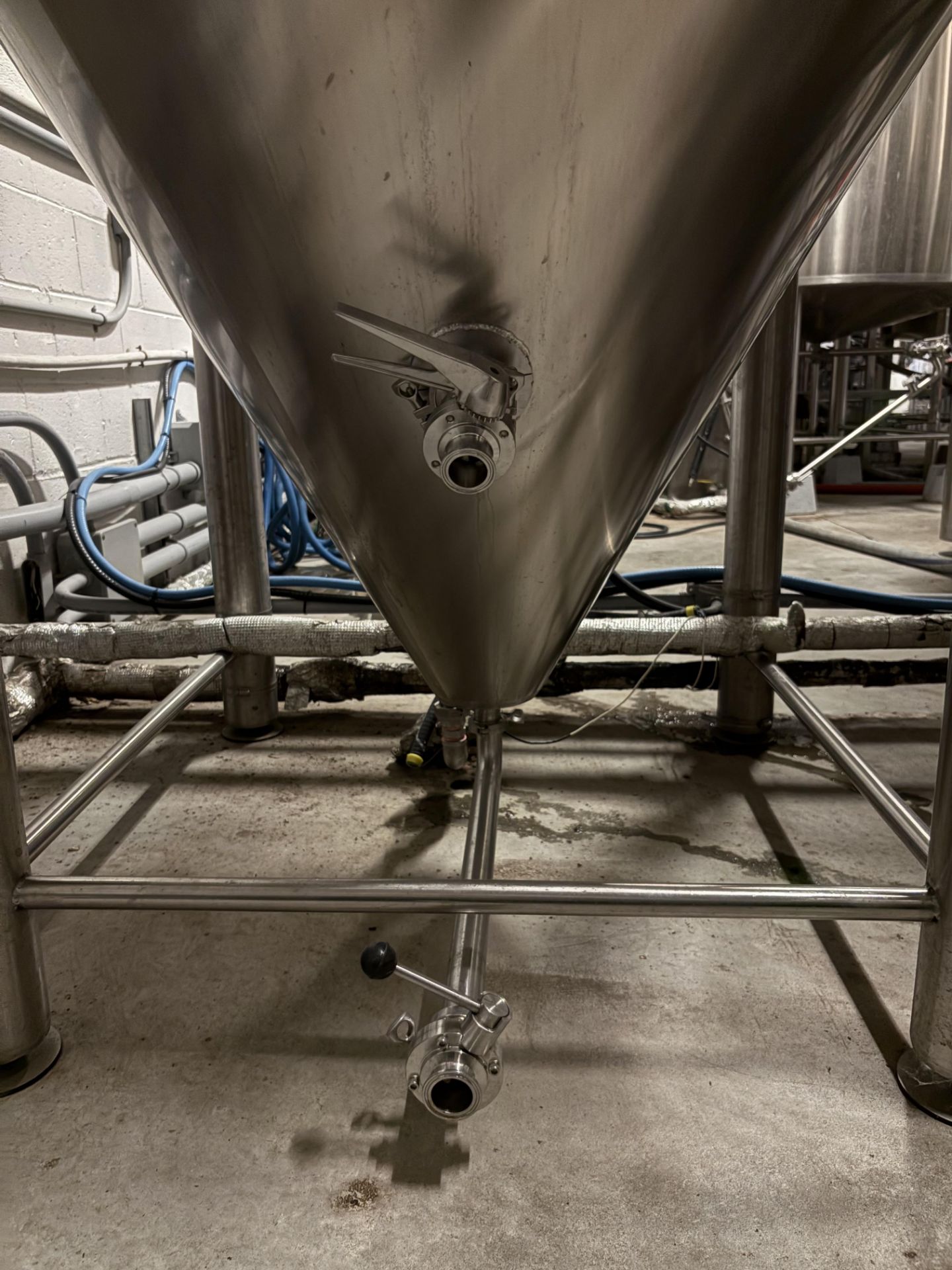 2,000 Litre HGMC Double Jacketed, Cone-Bottom Ferm. Tank, SS 304 (2016) - Image 6 of 7