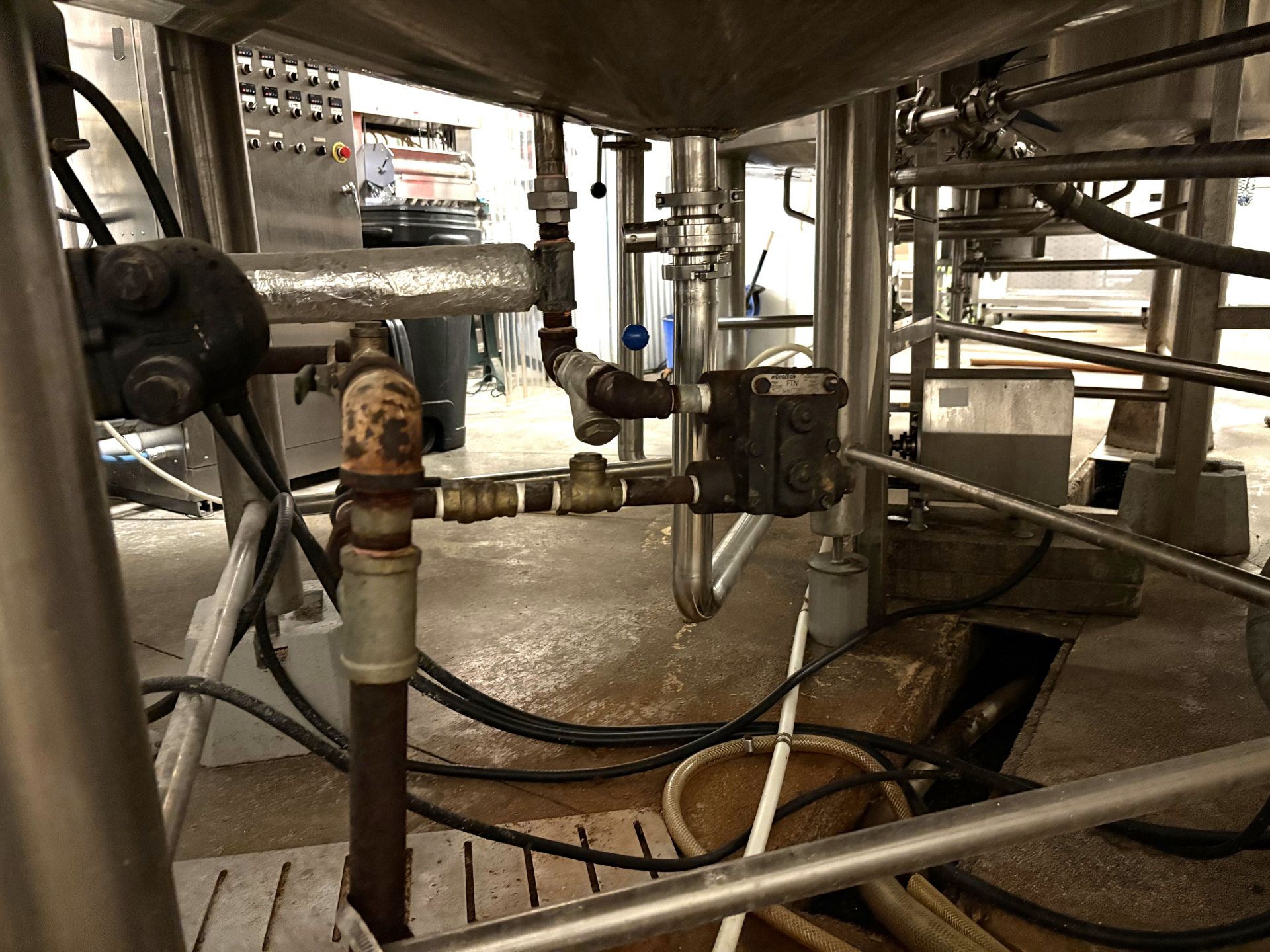 *BULK LOT* Complete 2016 HGMC Brewhouse w/ Mash & Lauter Tuns, Heat Tank, Plate Exchanger, Platform - Image 44 of 51