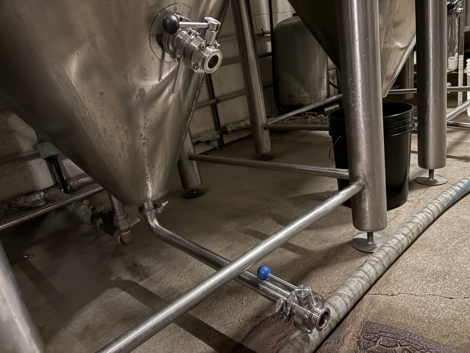 2,000 Litre Double Jacketed HGMC Cone-Bottom Fermentation Tank, CIP, Manway, SS 304 (yr. 2016) - Image 7 of 10