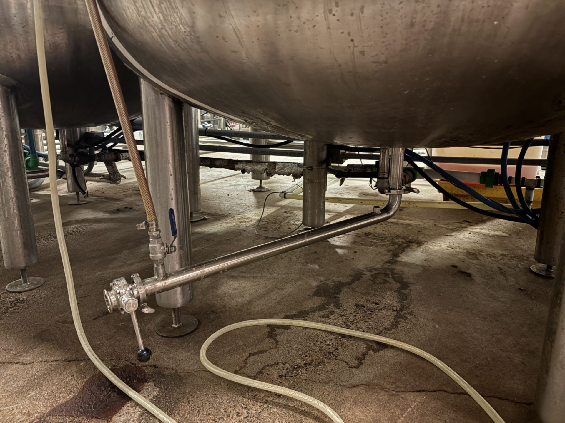 2000 Litre HGMC SS304L Double Jacketed Brite Beer Tank (2016) - Image 4 of 7