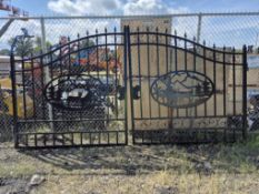 BRAND NEW 14FT BI-PARTING STEEL DEER GATE (NY36)