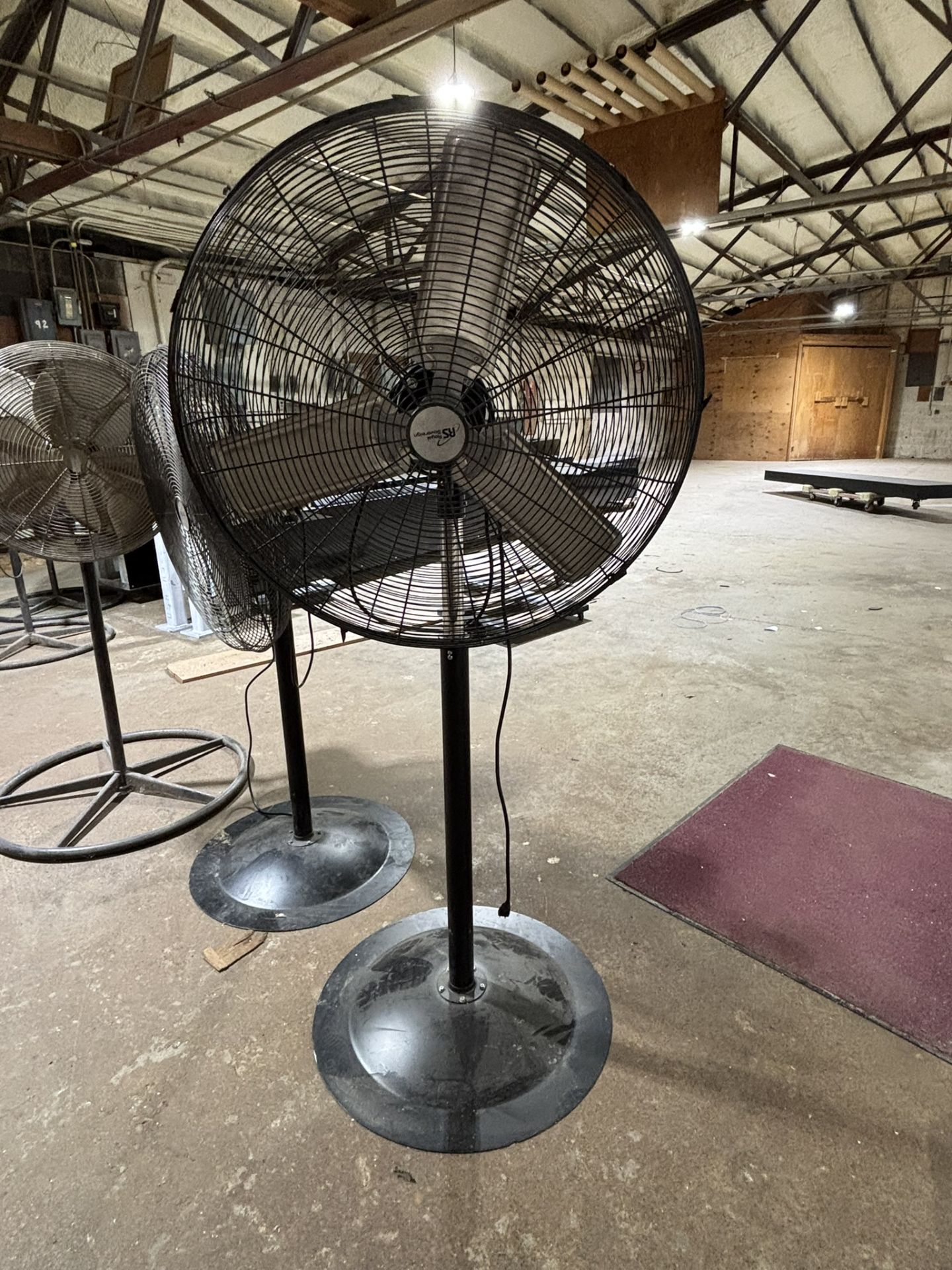 32" Royal Sovereign Pedestal Shop Fan