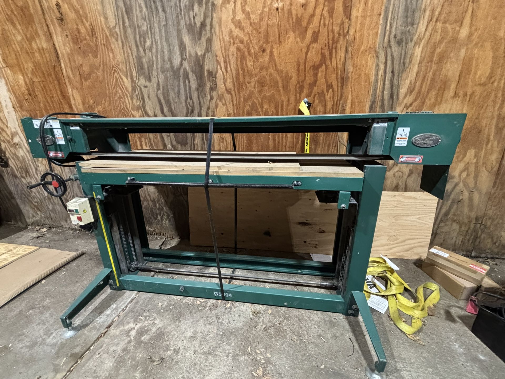 Grizzly Industrial G5394 Stroke Sander 3HP, 18" Table Travel, 24" Vertical Table Travel